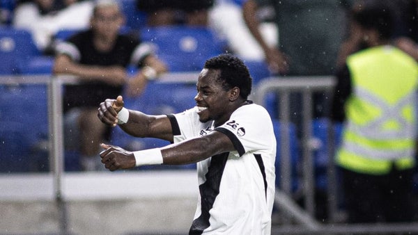 Andrés Gómez se lució en Brasil: enganchó y definió para un golazo