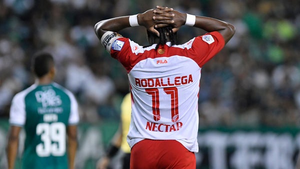 Santa Fe sufre una ola de bajas que compromete el clásico bogotano