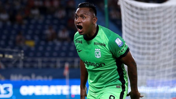 Eder Chaux le negó el gol a Morelos con una atajada milagrosa