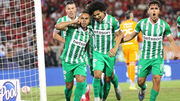 Nacional golpeó al final y silenció a Medellín en el Atanasio Nacional golpeó al final y silenció a Medellín en el Atanasio