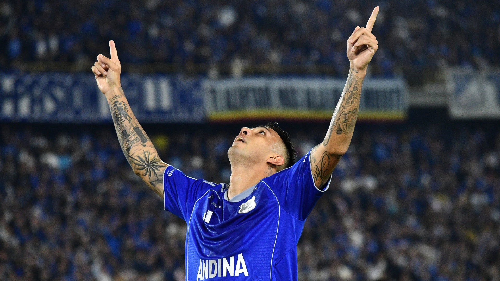 Rodrigo Contreras sufrió falta que prende el Millonarios vs. Santa Fe - VizzorImage