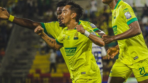 Sambueza desata la locura con golazo para el 2-0 de Bucaramanga Sambueza desata la locura con golazo para el 2-0 de Bucaramanga