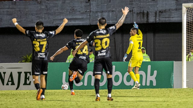 Imperdible gol en el fútbol paraguayo le da la vuelta al mundo