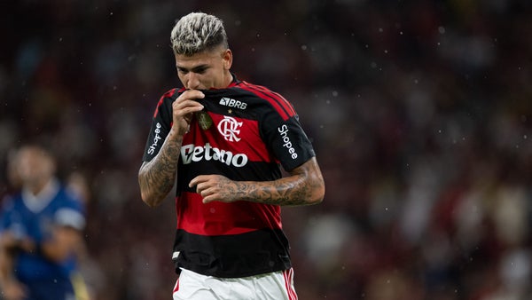 Flamengo sanciona a Jorge Carrascal tras expulsión en el clásico