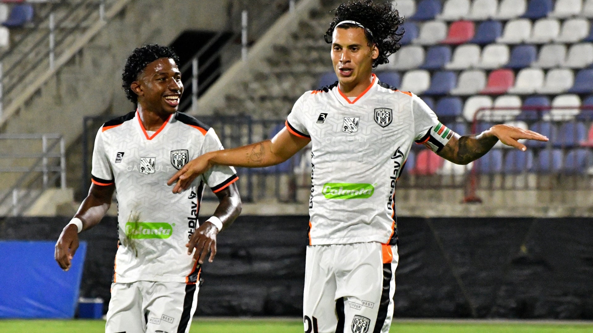 Envigado firmó victoria ante Barranquilla con dos jugadores menos - VizzorImage