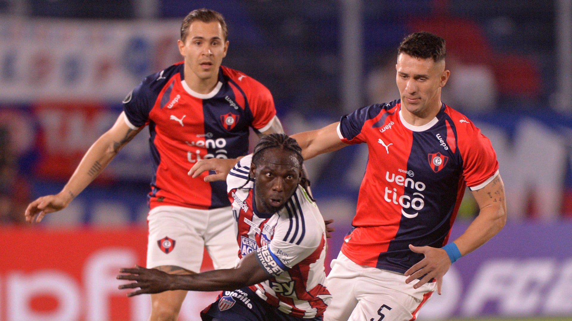 Junior no celebró gol por atajadón del portero de Cerro Porteño - AFP
