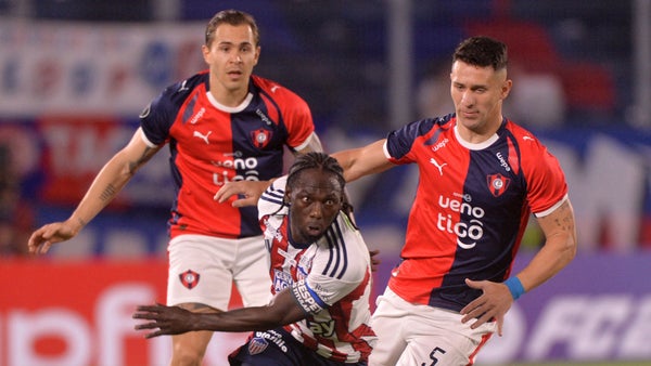 Junior no celebró gol por atajadón del portero de Cerro Porteño
