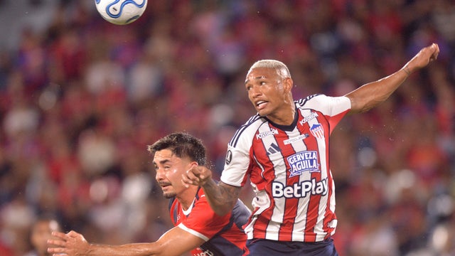 ¿Era penal para Cerro Porteño vs. Junior_ Polémica en Libertadores - AFP