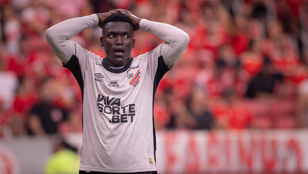 Kevin Viveros reveló que demandó a Nacional ante la FIFA