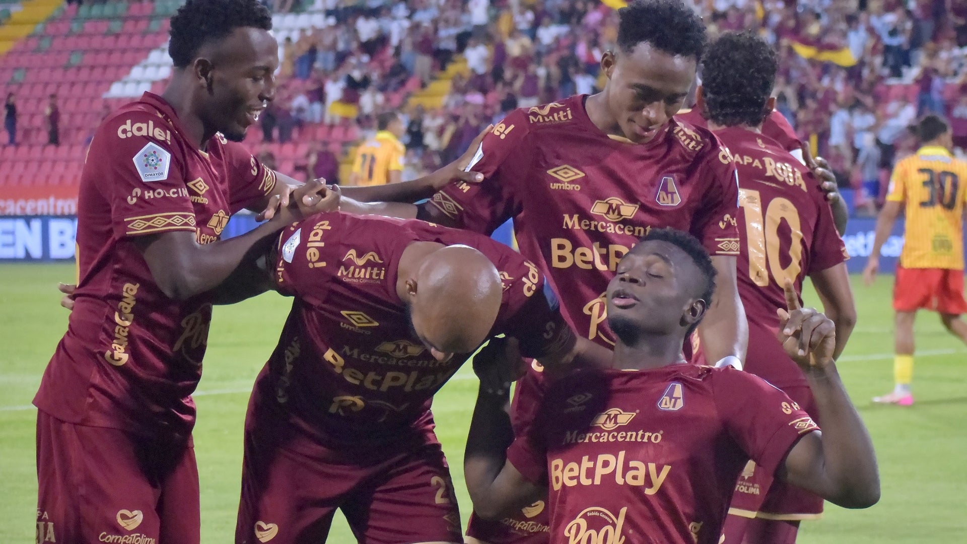 Deportes Tolima clasificó y agravó la crisis de Deportivo Pereira - VizzorImage