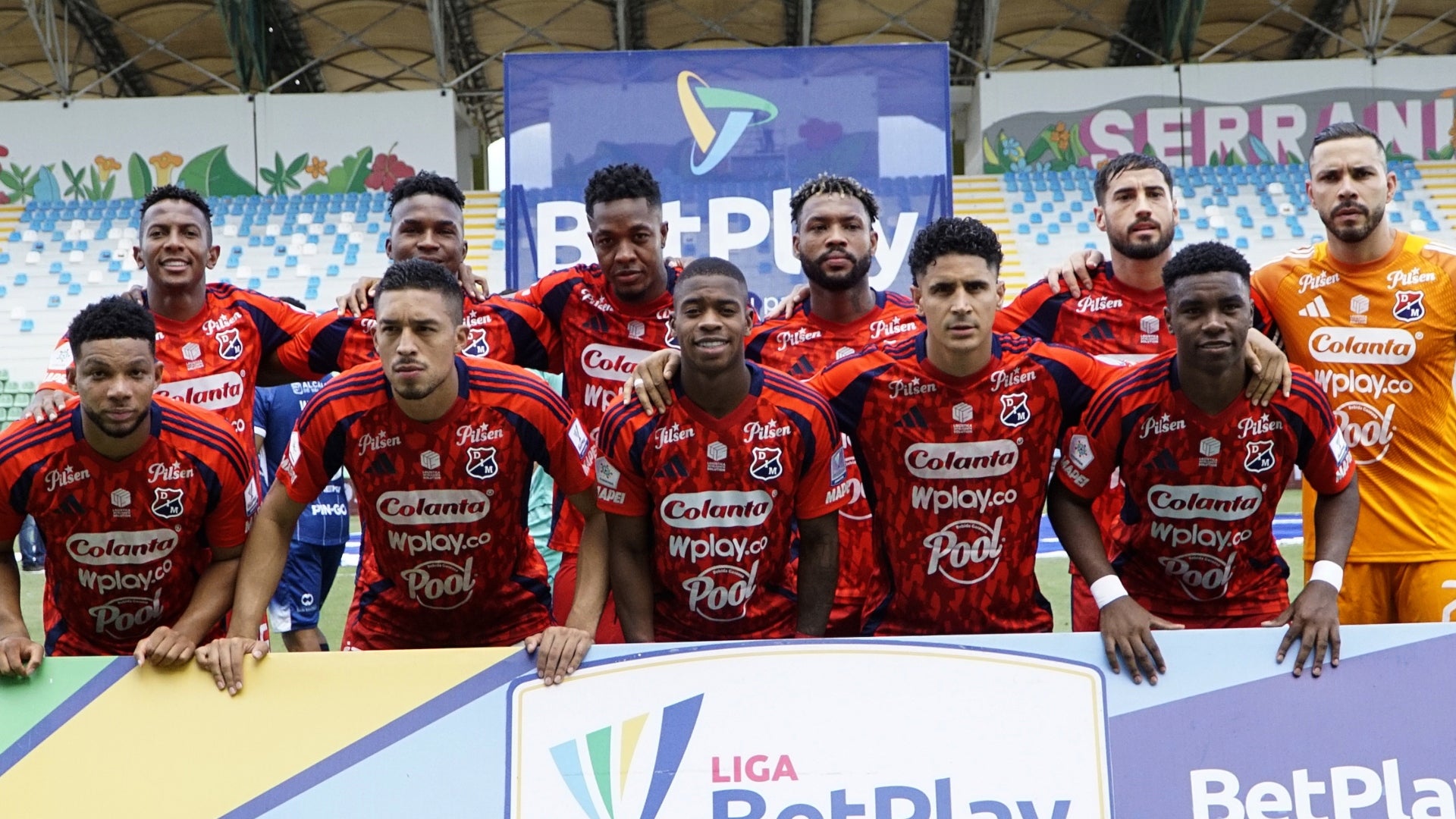 Medellín por poco sufre gol de contraataque de Alianza Valledupar - VizzorImage