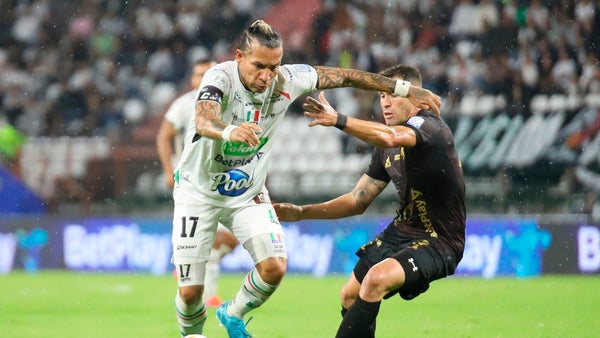 Dayro Moreno y un remate que rozó el gol ante Inter Bogotá