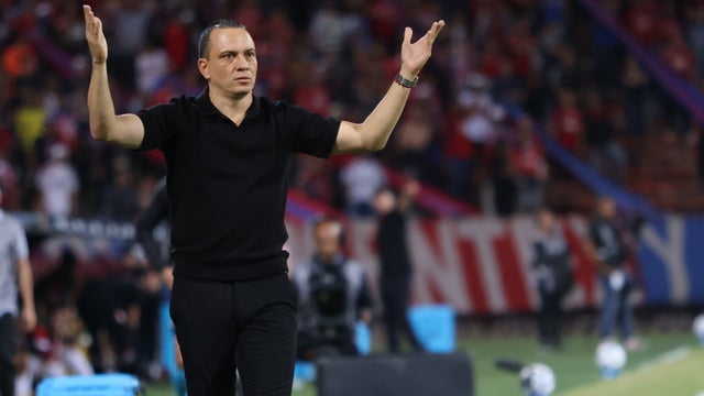 Medellín anuncia la salida de su entrenador
