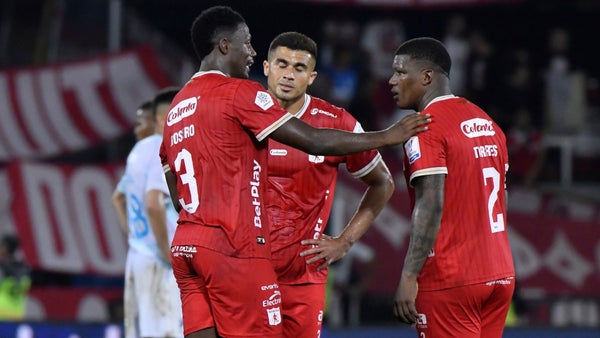 El palo salvó a América del gol de Fortaleza