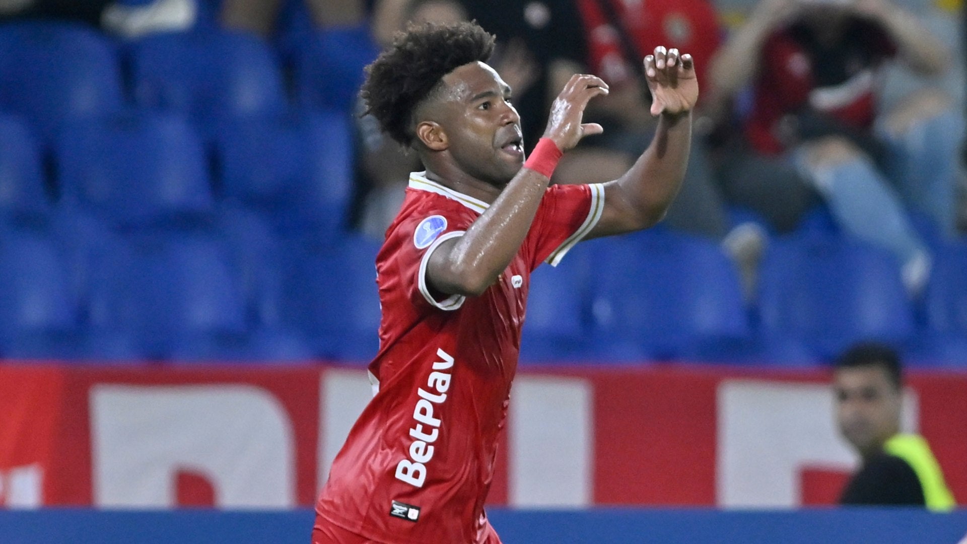 América se quedó con uno menos ante Fortaleza