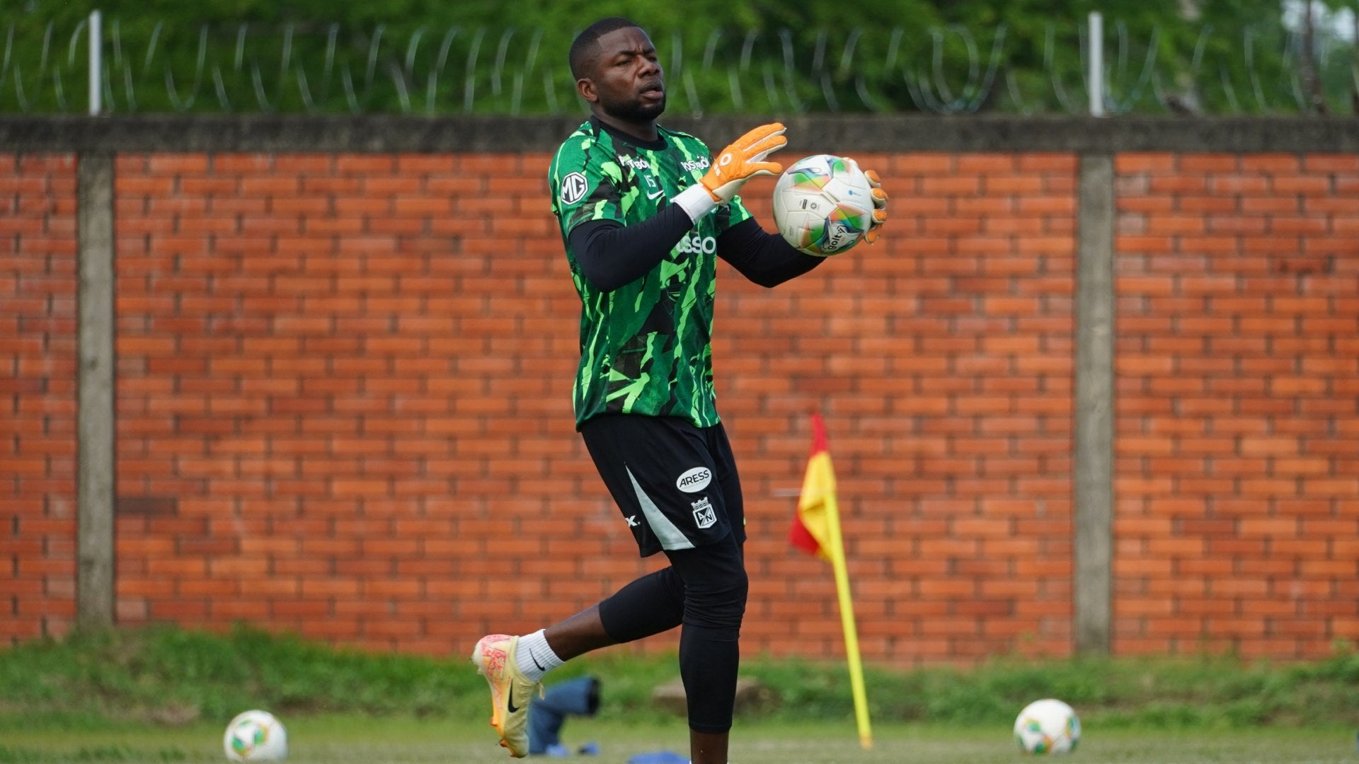 Nacional se salvó del segundo de Pereira