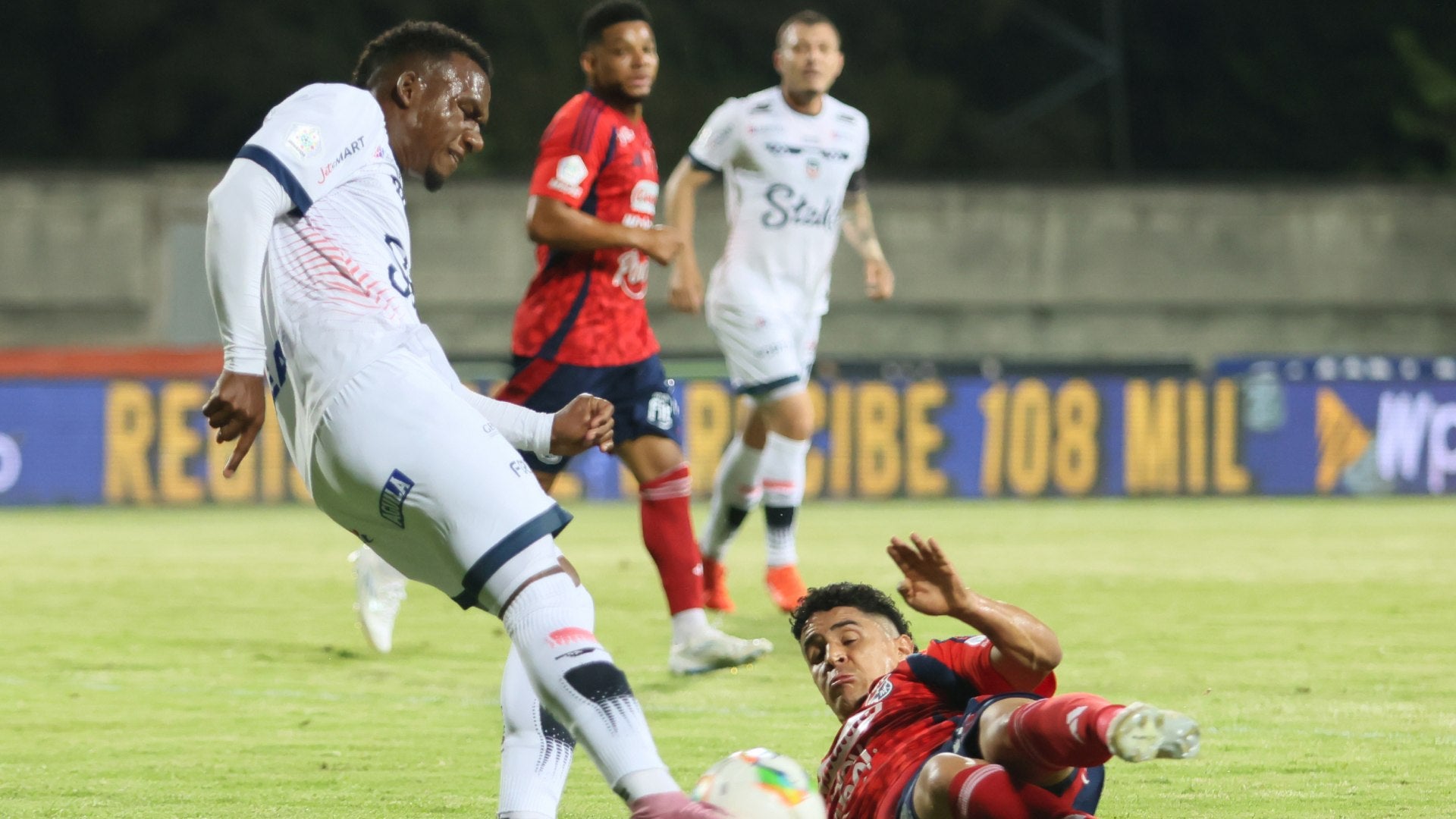 Fortaleza casi anota ante Medellín