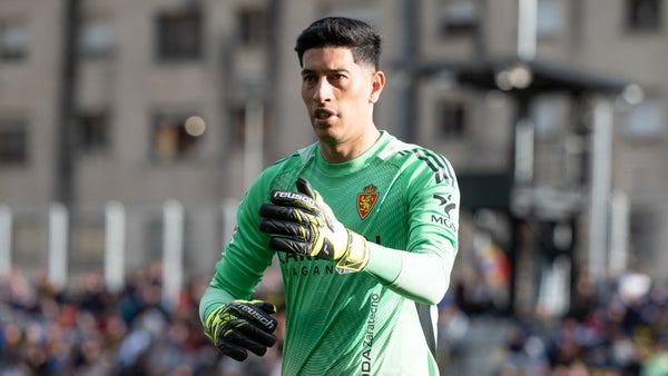 Arquero vio roja y atacó en el rostro a un rival en España