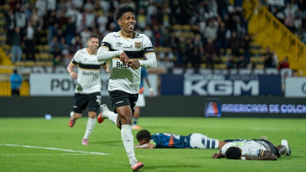 Inter Bogotá arrasa a Boyacá Chicó con un contundente 4-0