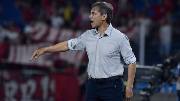 Carlos Antonio Vélez habló sobre el futuro de Bustos con Millonarios