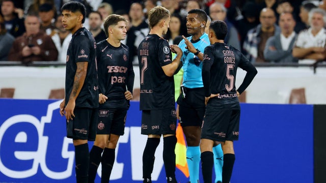 El VAR salvó a Platense de una expulsión contra Santa Fe