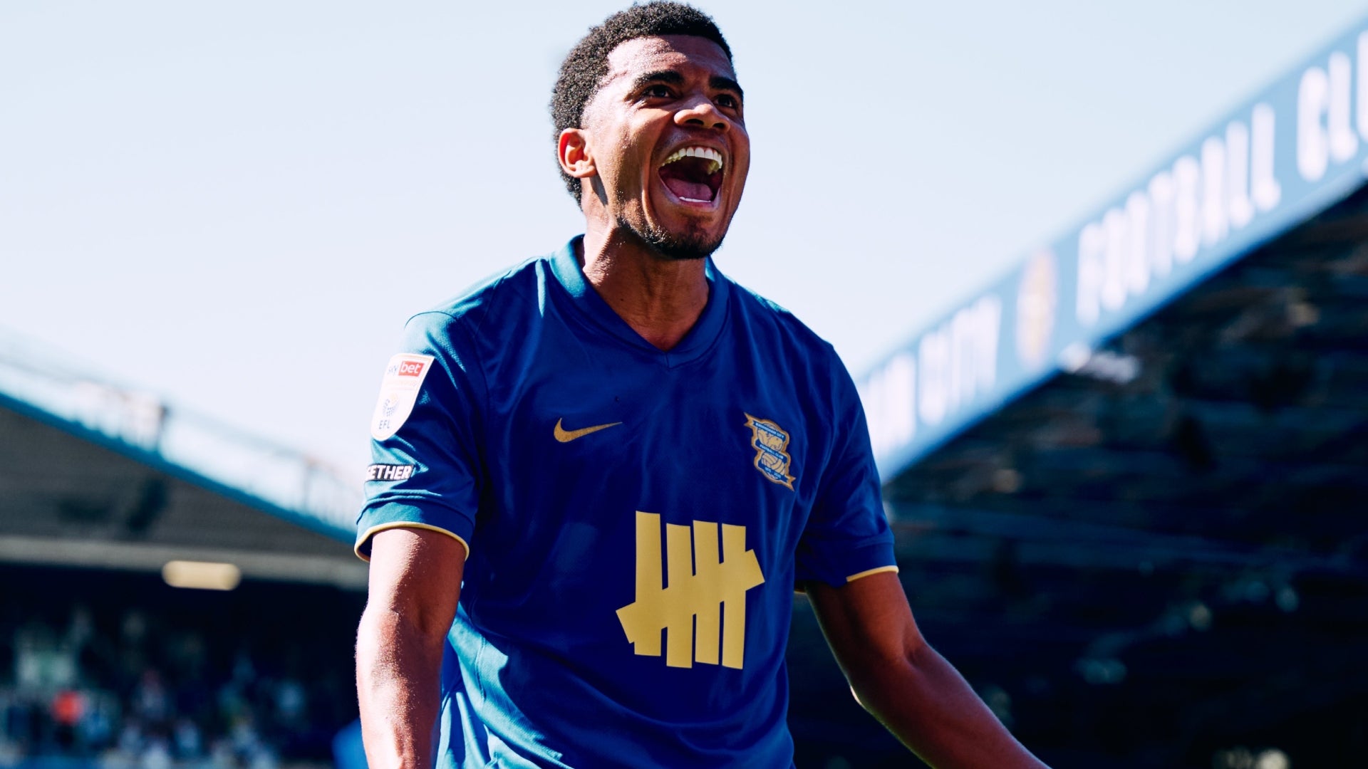 Jhon Solís tendría definido su futuro en Inglaterra