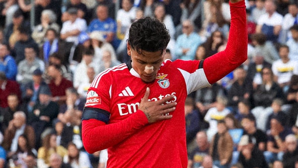 Richard Ríos brilla con Benfica anotando un golazo
