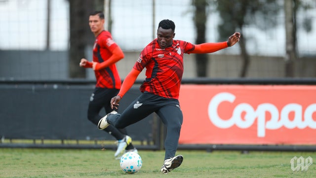 Viveros recibe una mala noticia en Brasil