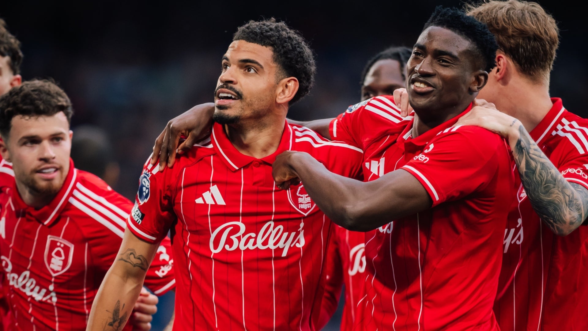 Gibbs-White sufrió escandalosa lesión facial en Nottingham Forest - @NFFC