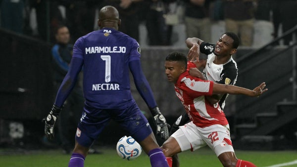 Santa Fe sufre 3 incertidumbres médicas para recibir a Corinthians