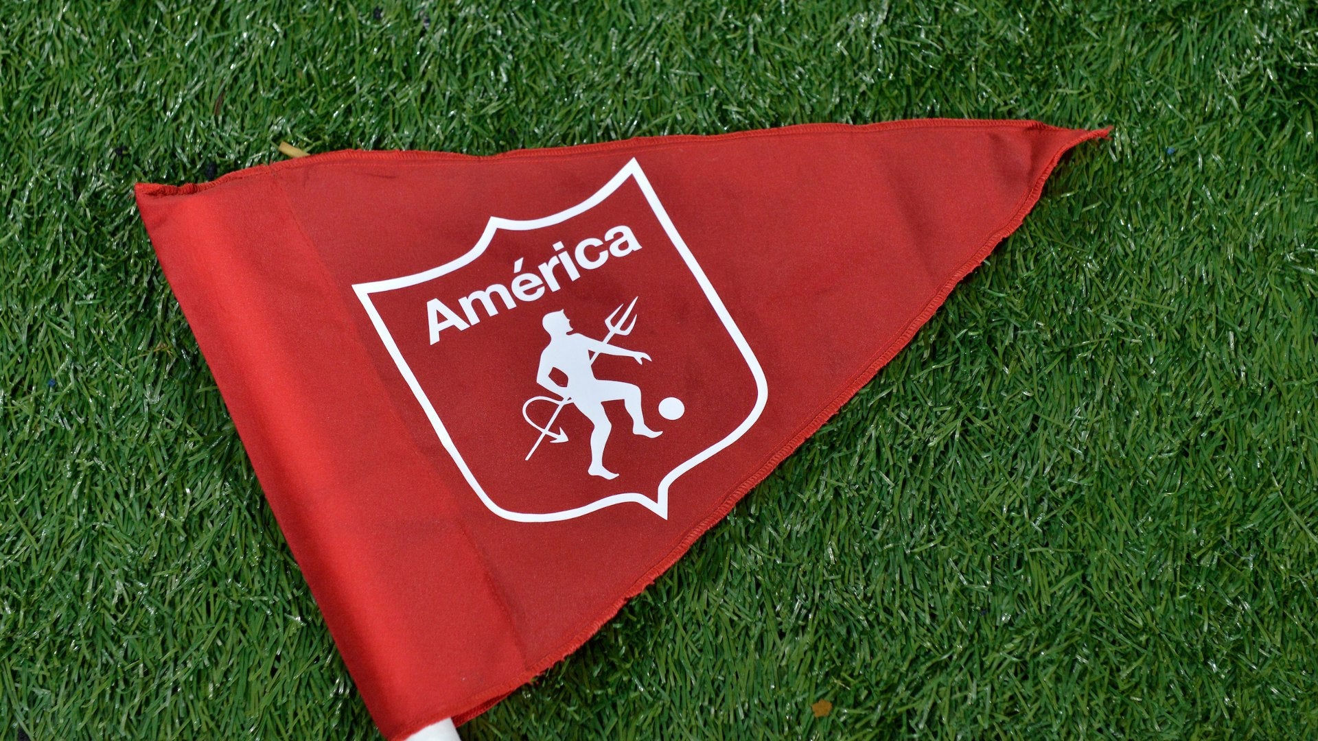América recibe un gran banderazo en Perú