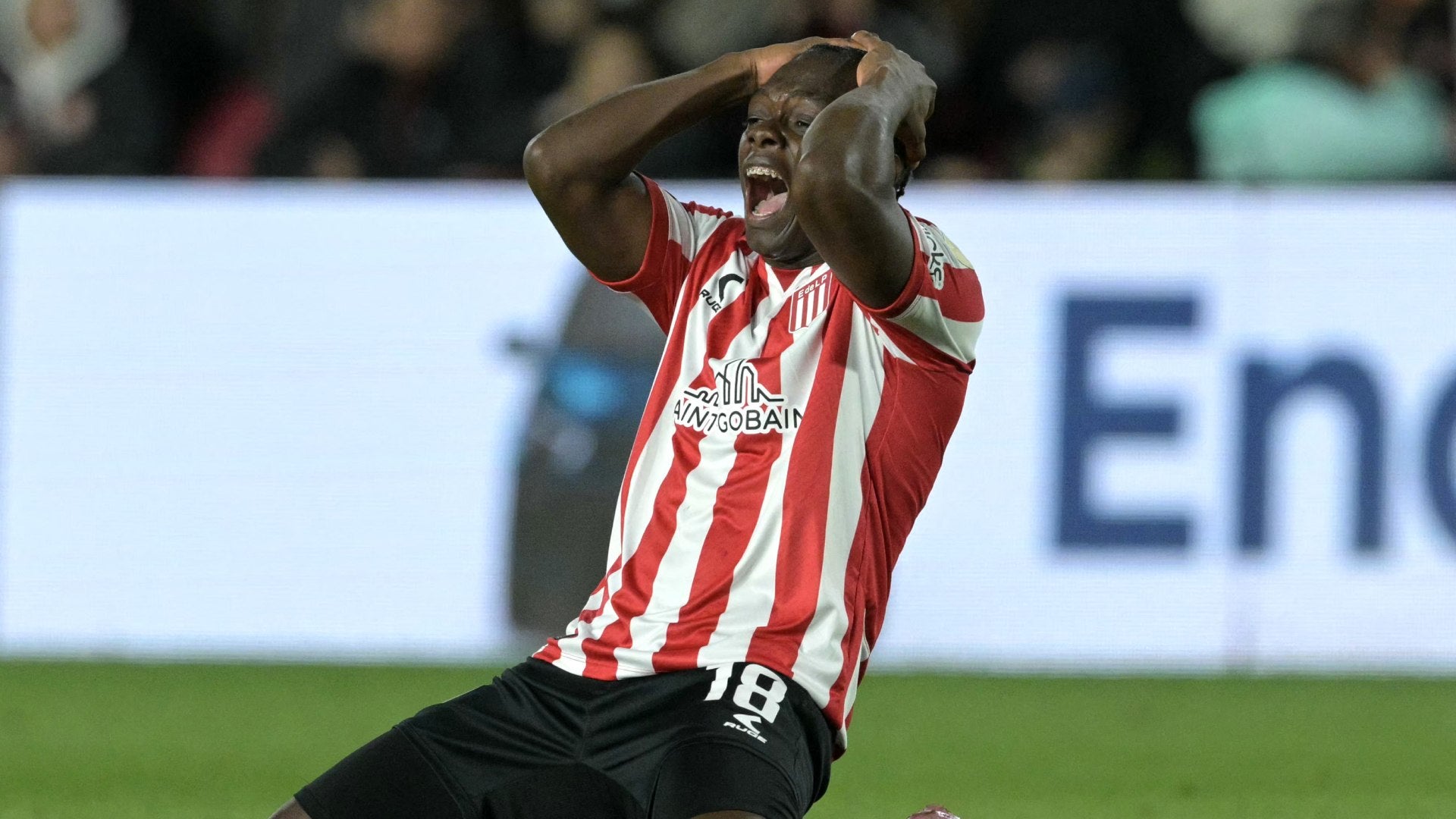 Edwuin Cetré renovó su contrato con Estudiantes de La Plata