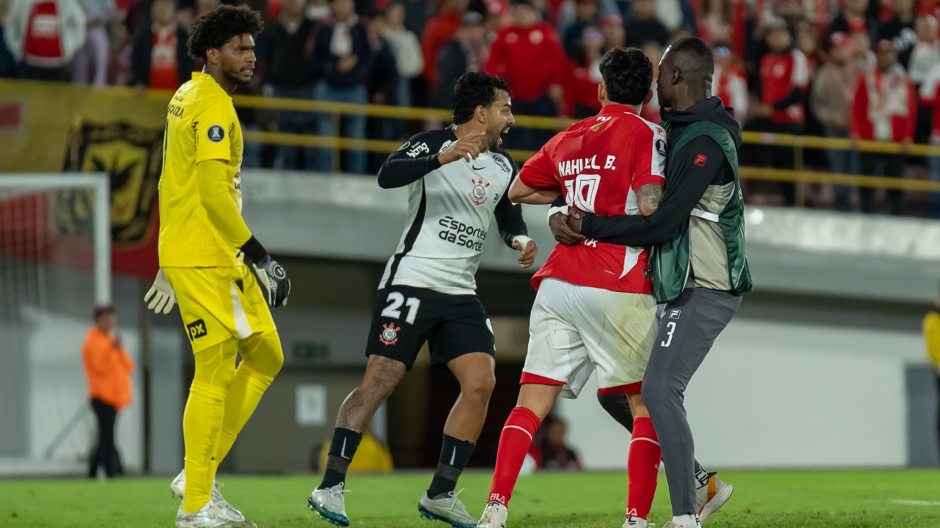 Santa Fe vs. Corinthians: mira el gesto que desató la masiva pelea - VizzorImage