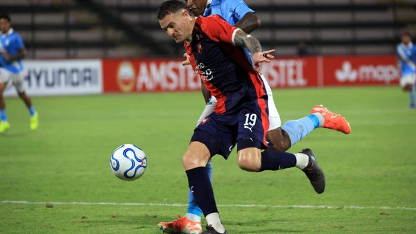 Cerro Porteño pegó primero ante Junior con tremendo golazo