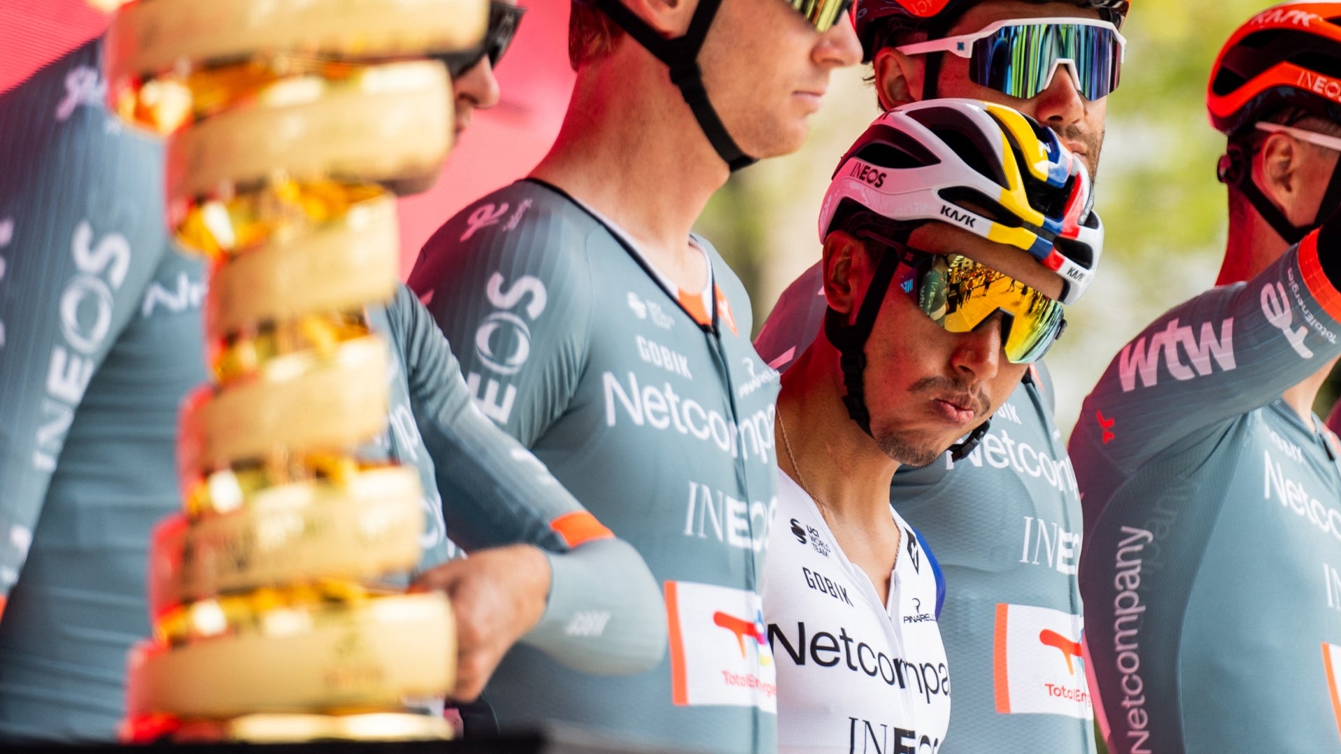 Egan Bernal se mantiene en el podio del Giro de Italia
