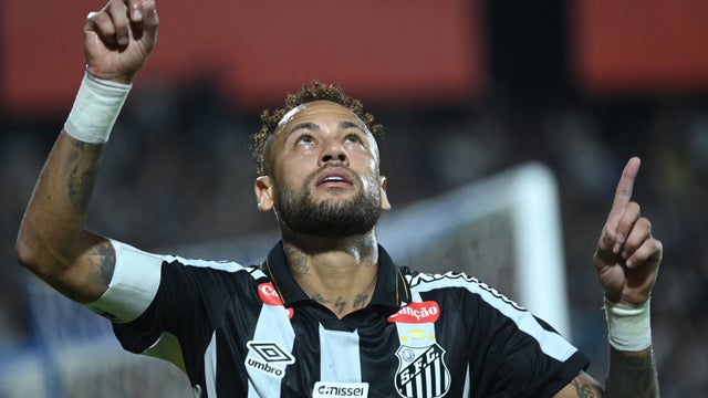 Neymar vuelve a anotar con Santos en Brasil