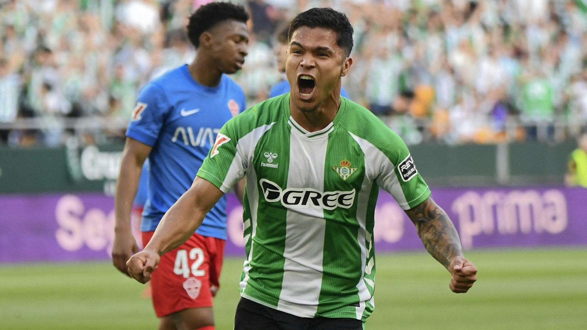 Cucho Hernández volvió a anotar con Betis