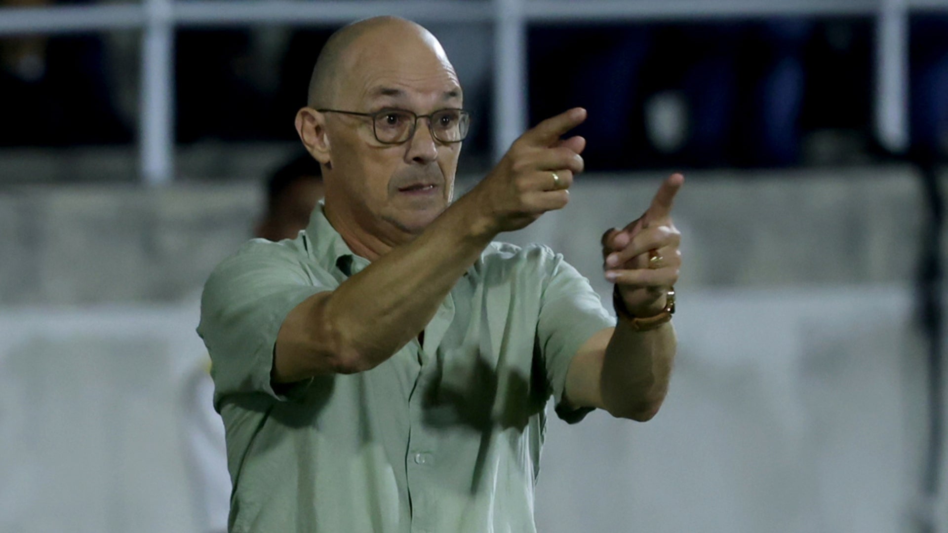 Alfredo Arias, molesto con periodista tras clasificación de Junior - VizzorImage