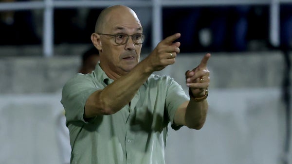Alfredo Arias, molesto con periodista tras clasificación de Junior