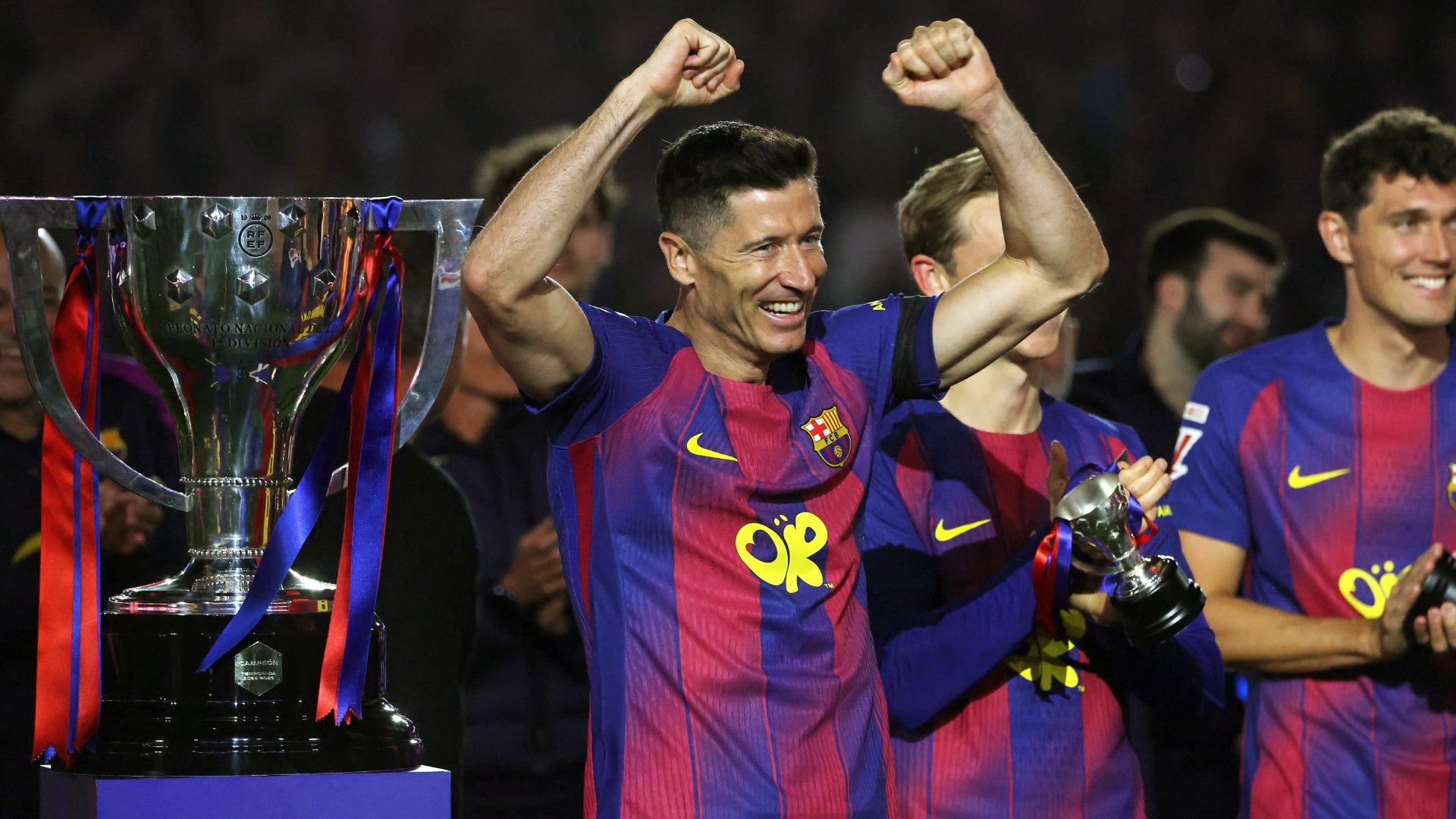 Lewandowski anunció su salida de Barcelona