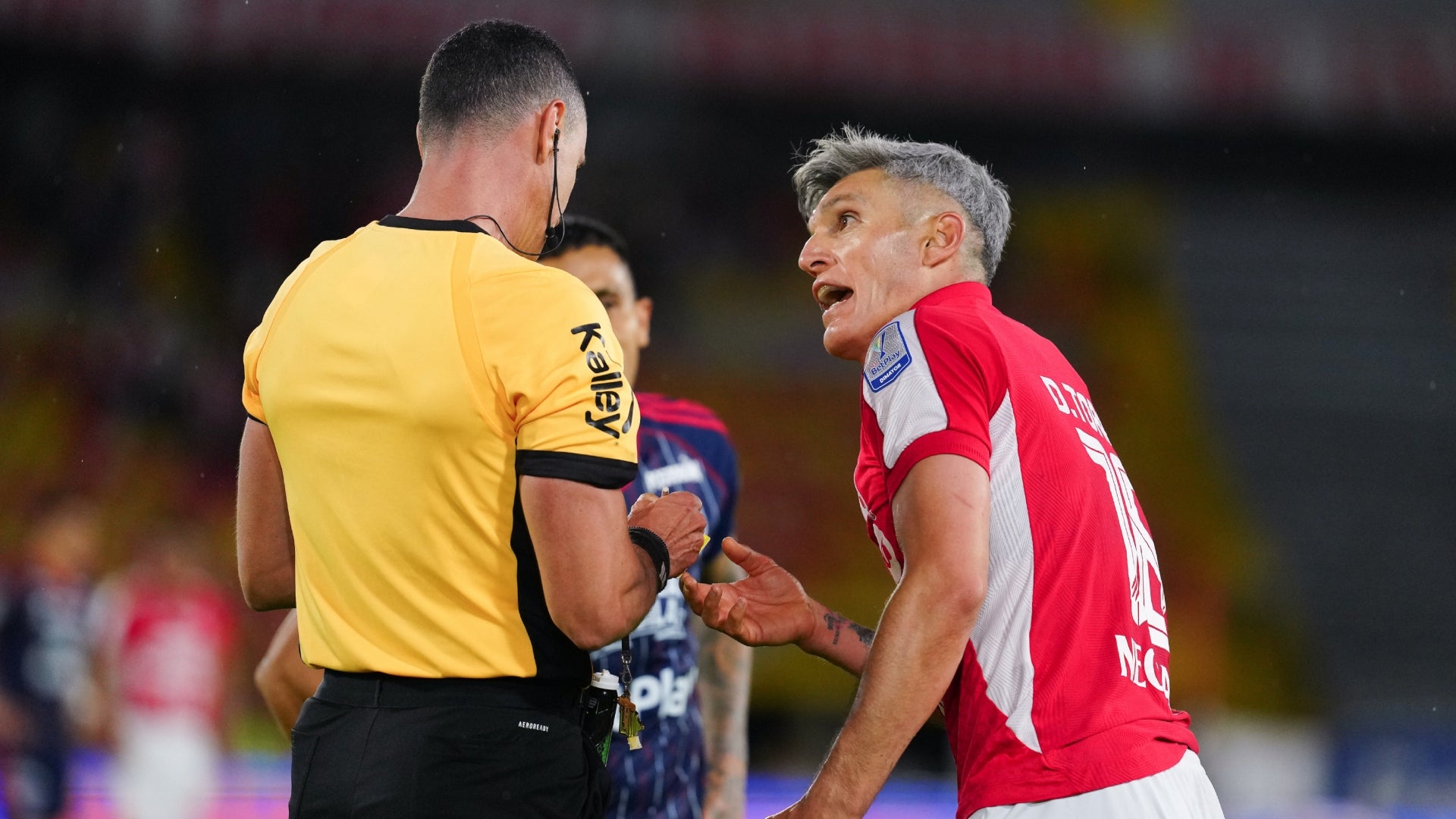 Polémica en Santa Fe vs. Junior por posible penal no sancionado - VizzorImage