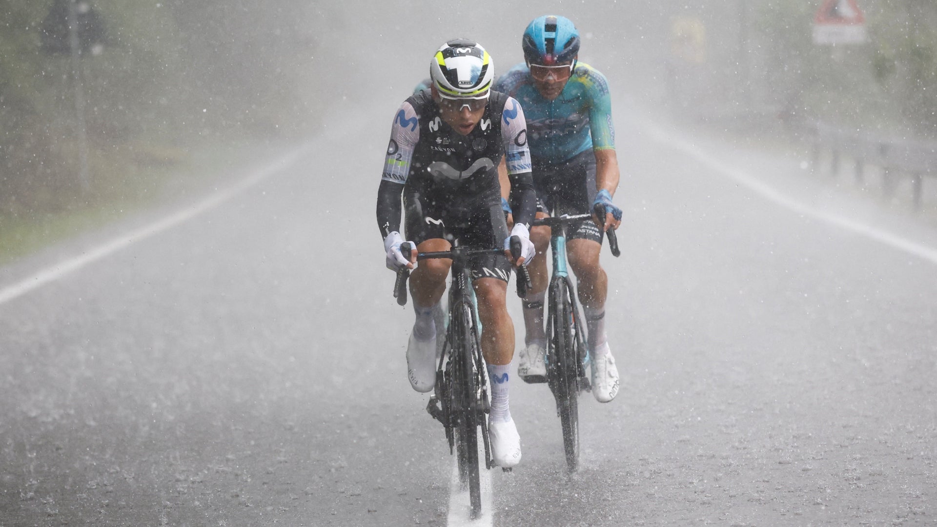 Egan Bernal y Einer Rubio siguen firmen en el Giro tras la etapa 9 - AFP