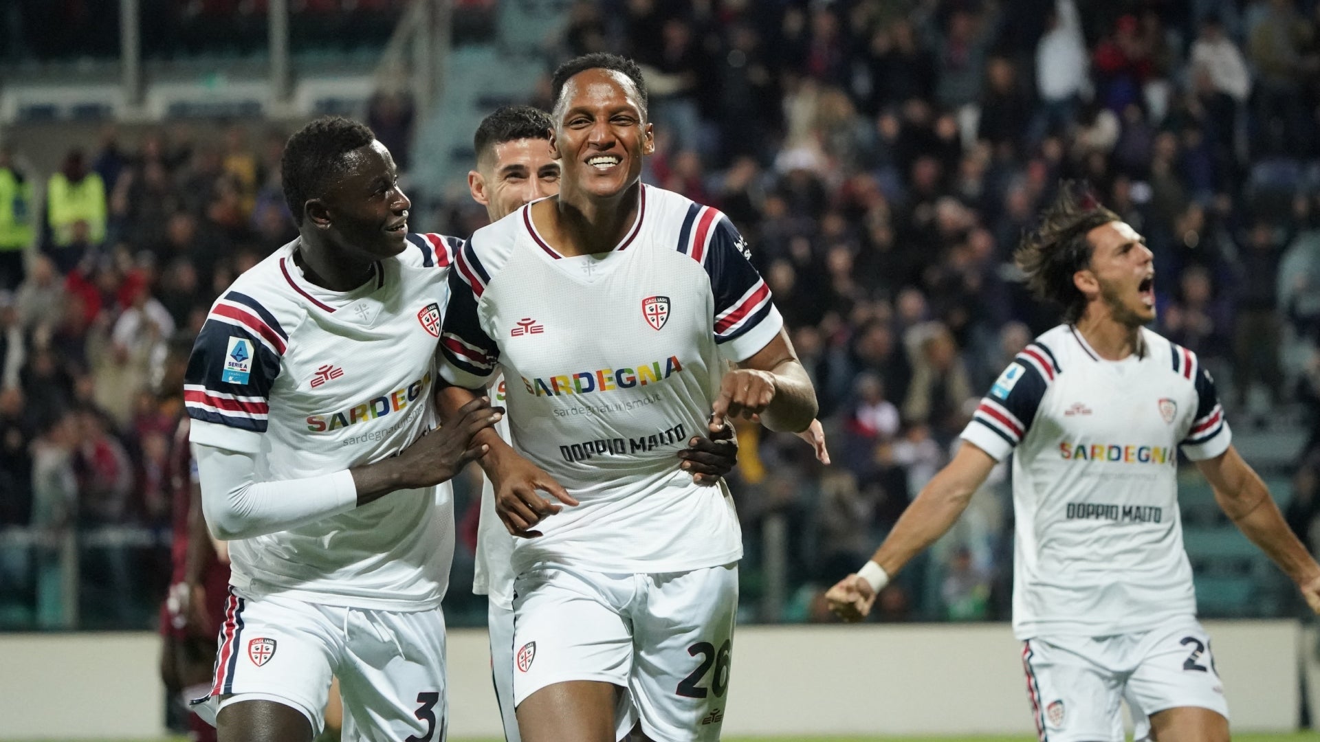 Con gol de Yerry Mina, Cagliari se salvó del descenso en Serie A - AFP