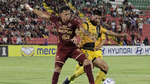 ¿Era penal para Deportes Tolima? Mira la jugada polémica vs. Coquimbo - VizzorImage