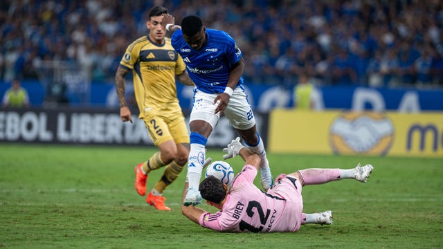 Néiser Villarreal recibe críticas por errar gol ante Boca Juniors con Cruzeiro - AFP