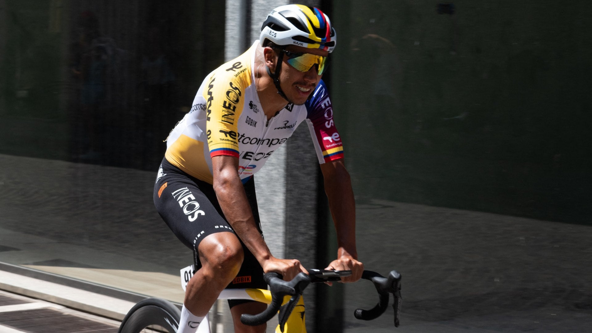 Egan Bernal resiste tras la fecha 13 del Giro de Italia