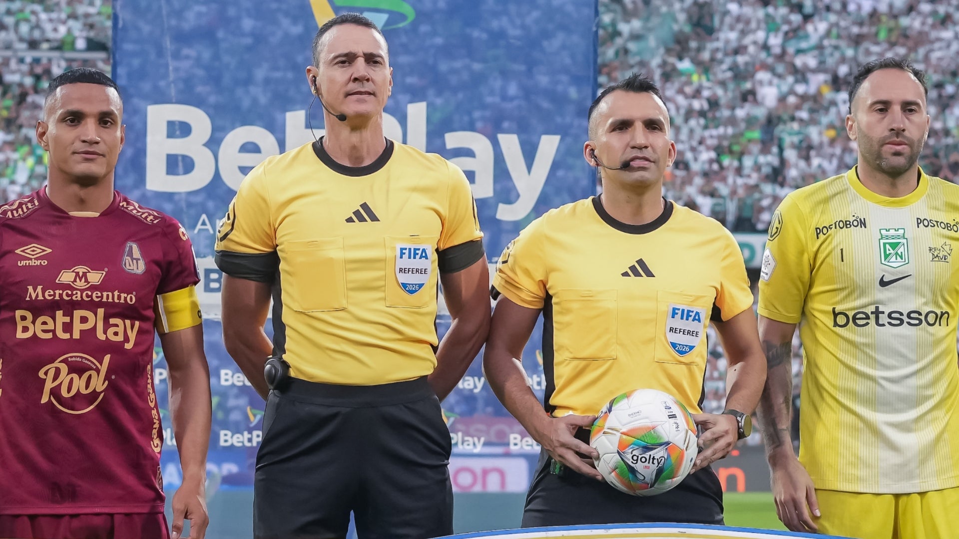 Nacional pidió penal vs. Tolima; el juez Betancur vio el VAR, pero negó la pena máxima - VizzorImage