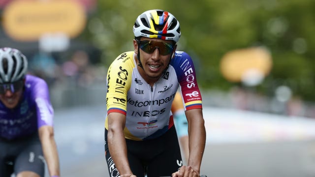 Egan Bernal sigue luchando en el Giro de Italia 2026