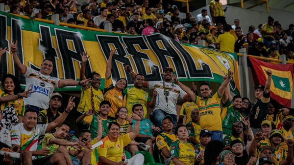 Real Cartagena salió entre fiesta, cánticos y sueño de título Real Cartagena salió entre fiesta, cánticos y sueño de título