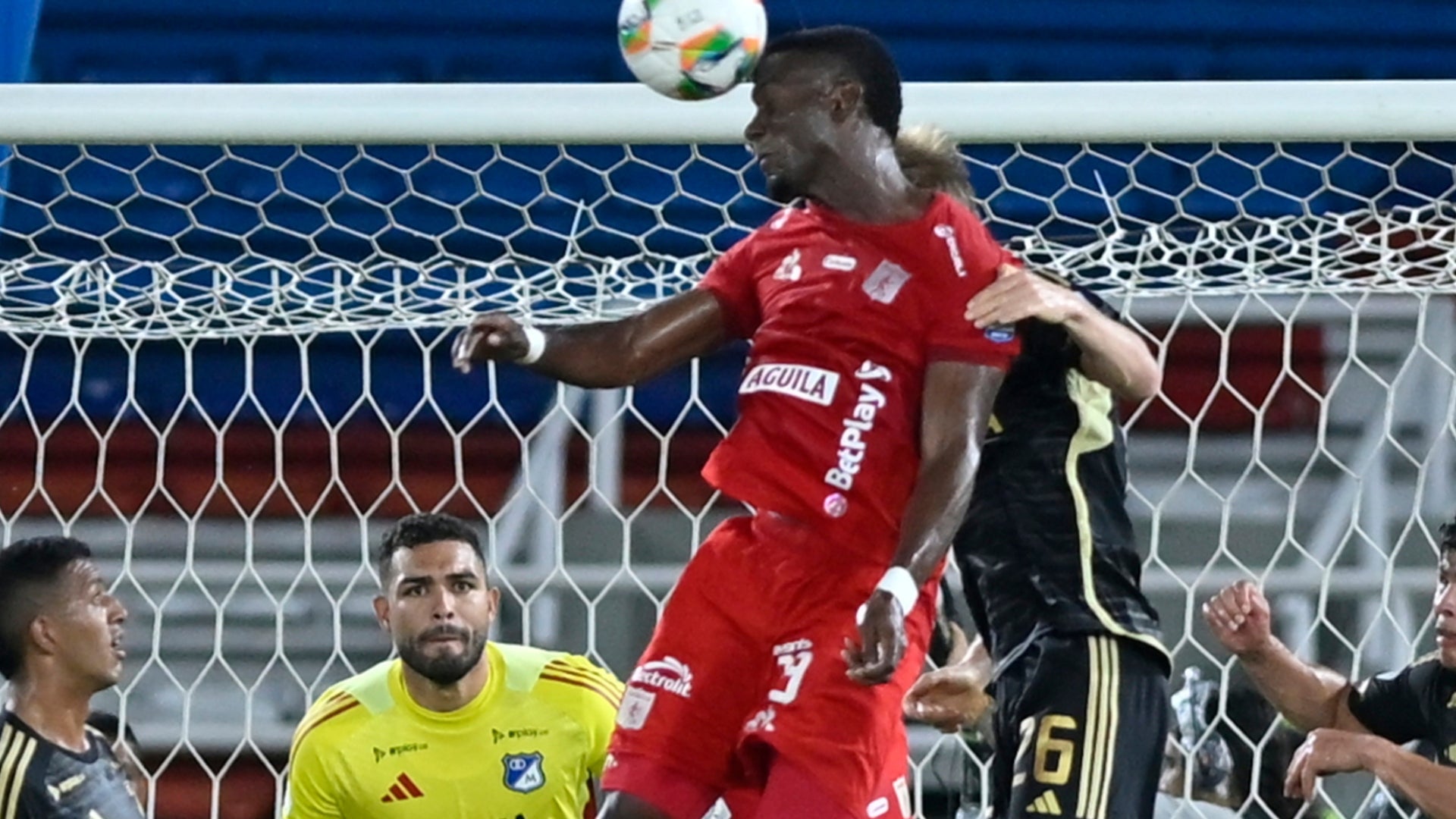 Millonarios y América ganarán un botín gracias a selección Colombia - VizzorImage